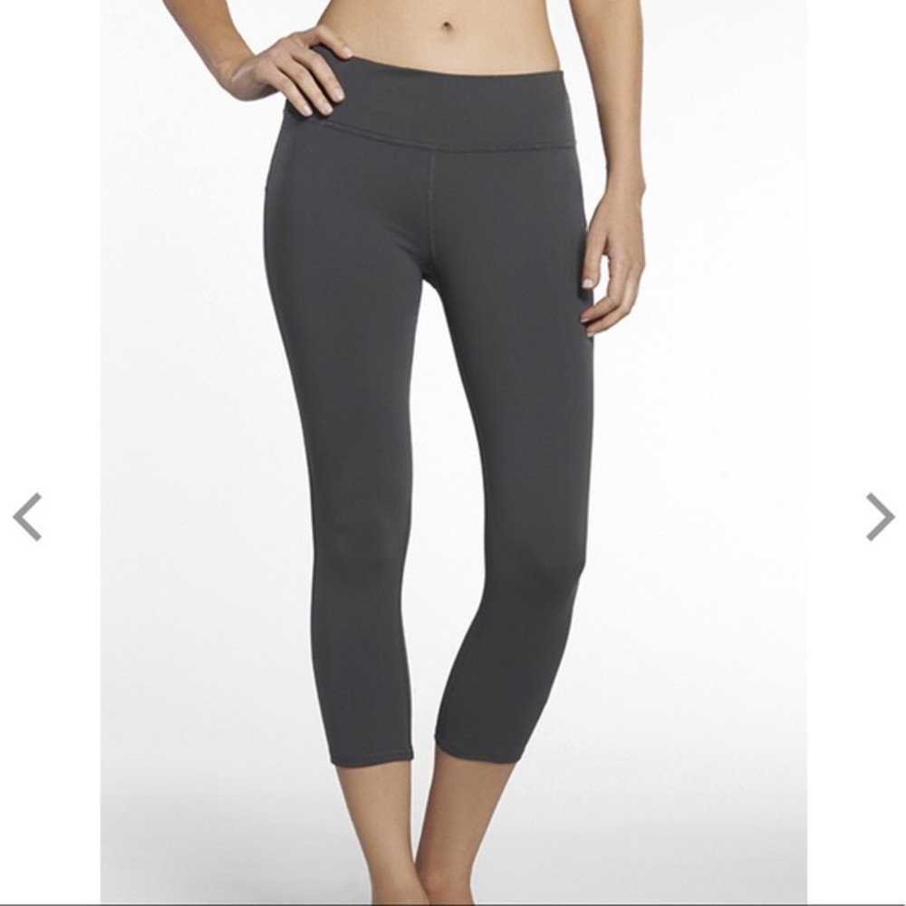 Fabletics Salar Capri in dark gray
